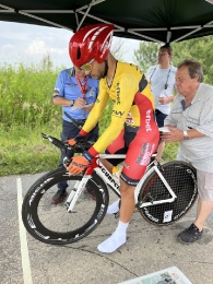025
